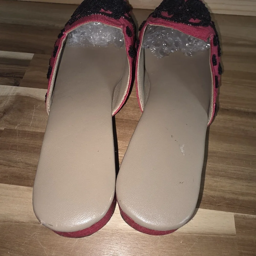 SAACHI Silk Embroidered Red And Black Slides Size 9‎ Mules Shoes Beaded